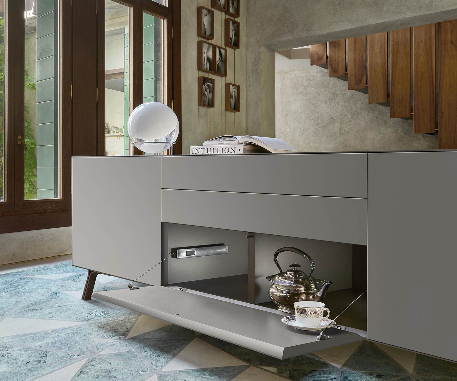 Moderne Livitalia Minimal 20 Design Sideboard avec porte abattante ouverte